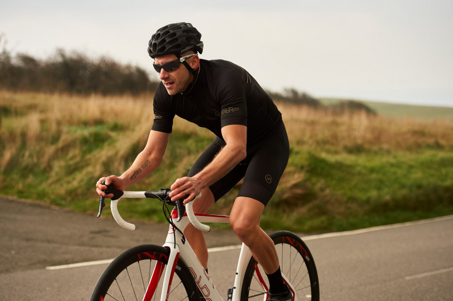 Cyclist wearing the full Team Orro Kit whilst descending on his Venturi Aero Road Disc Bike